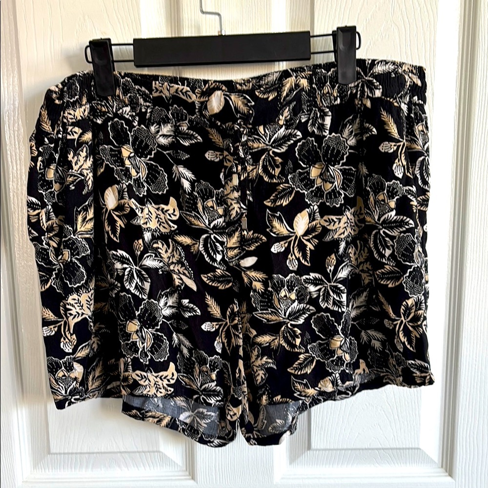 Old Navy Floral Black and Cream Shorts, XL